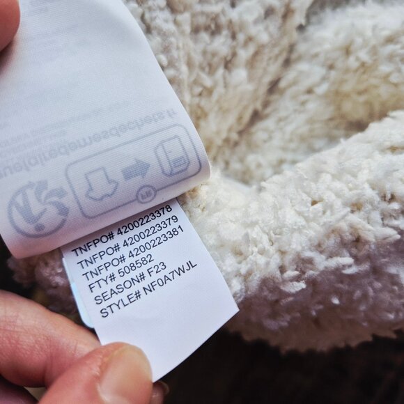 NWT The North Face Salty Bae Lined Beanie Cuff Gardenia White Women's - Picture 11 of 12